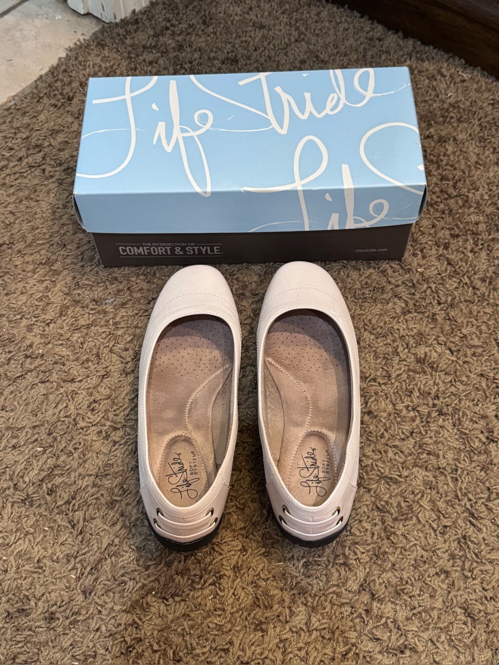 Life Stride Women's Ivory Slip-On Comfort Flats with box